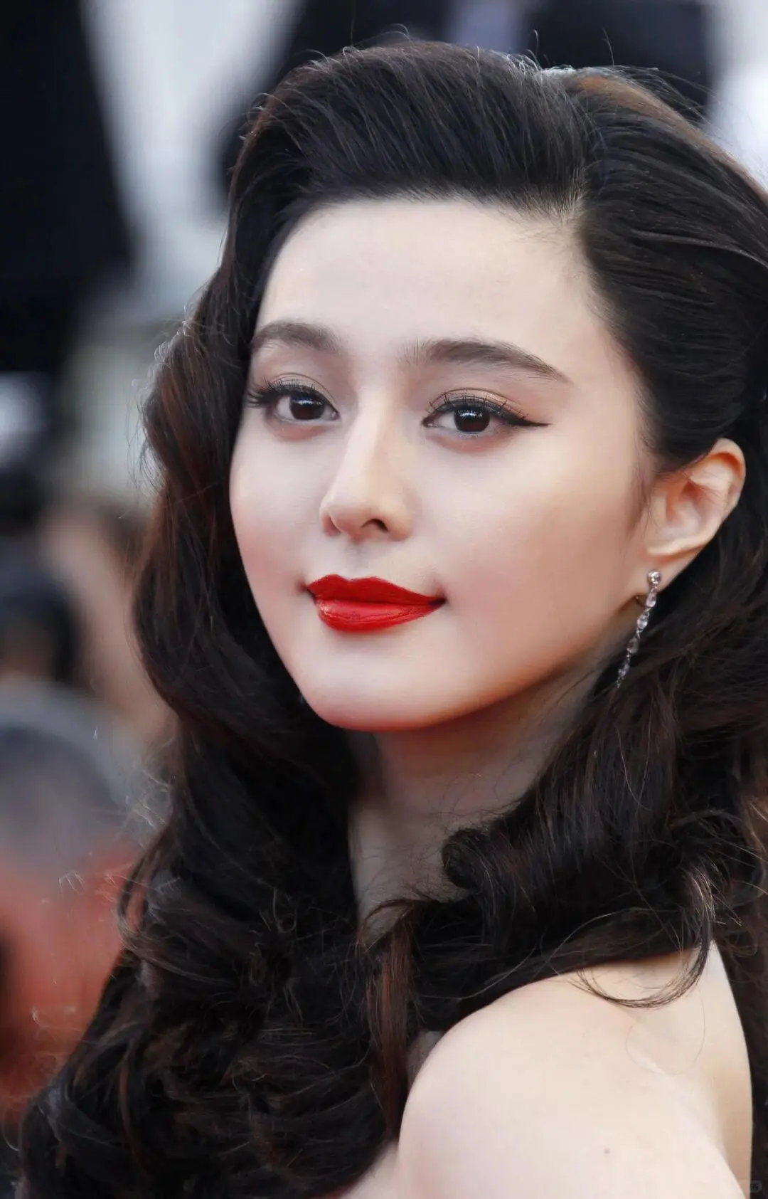 看她眼睛懂了太完美会缺故事感。。。