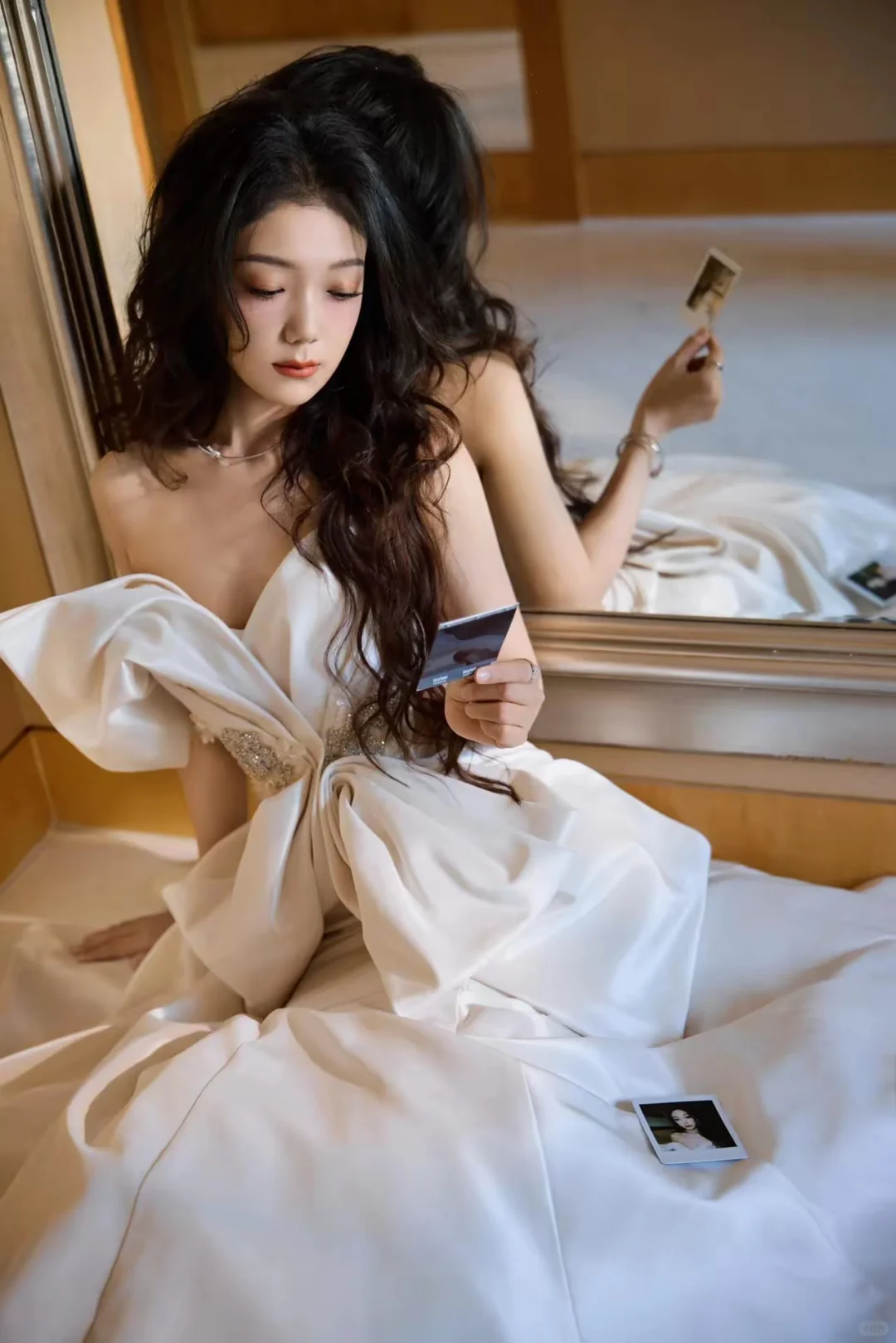女明星系列之希林娜依高白色抹胸长尾裙