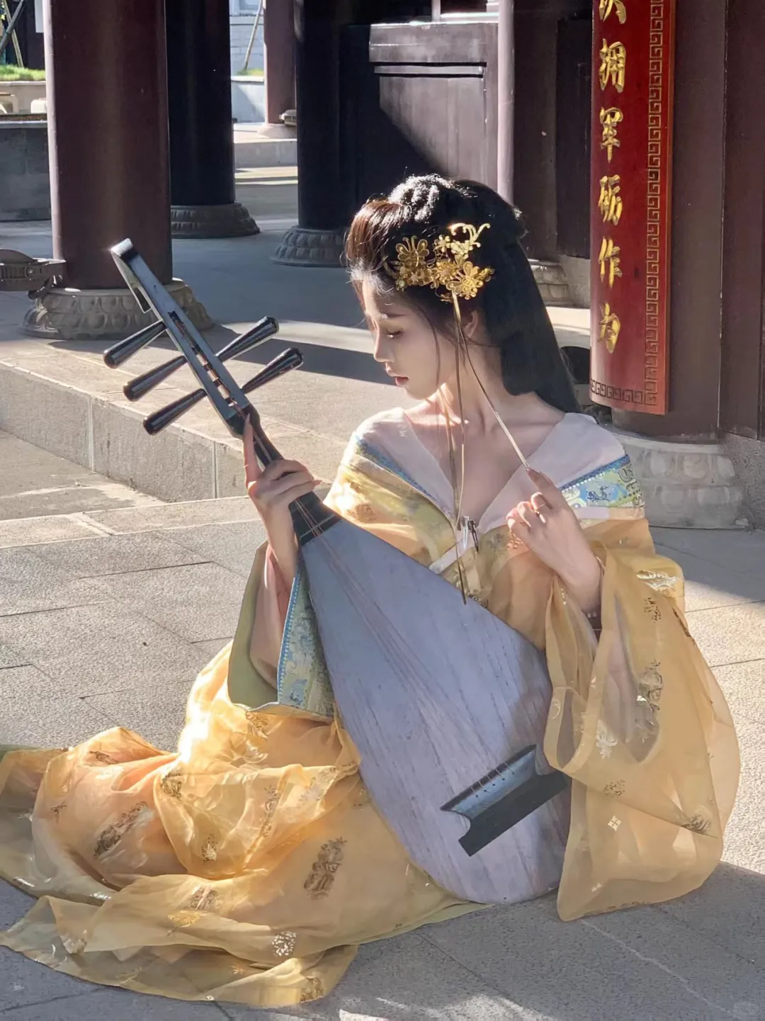 琥珀色的秋天，浅浅的汉服～
