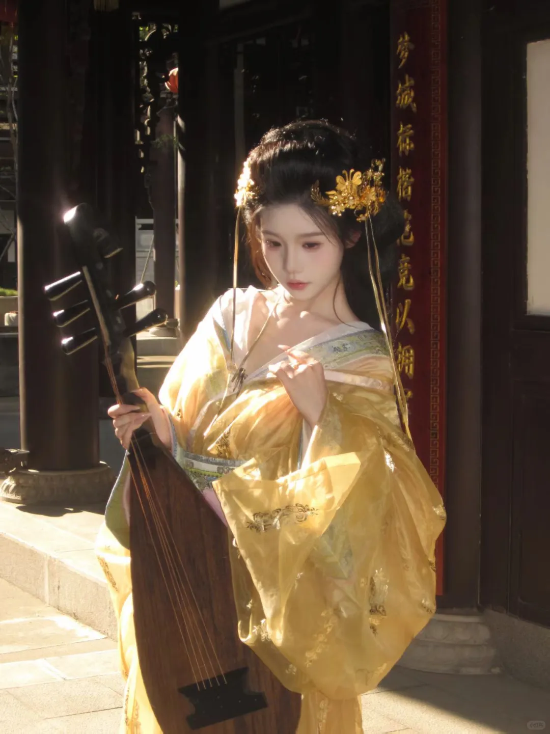 琥珀色的秋天，浅浅的汉服～