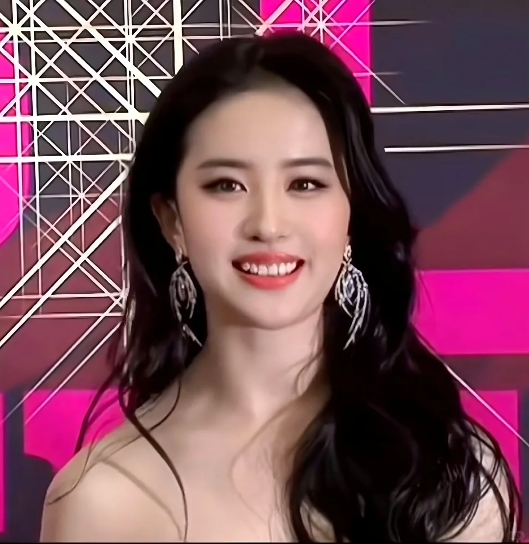 浓妆就是明艳大美人啊