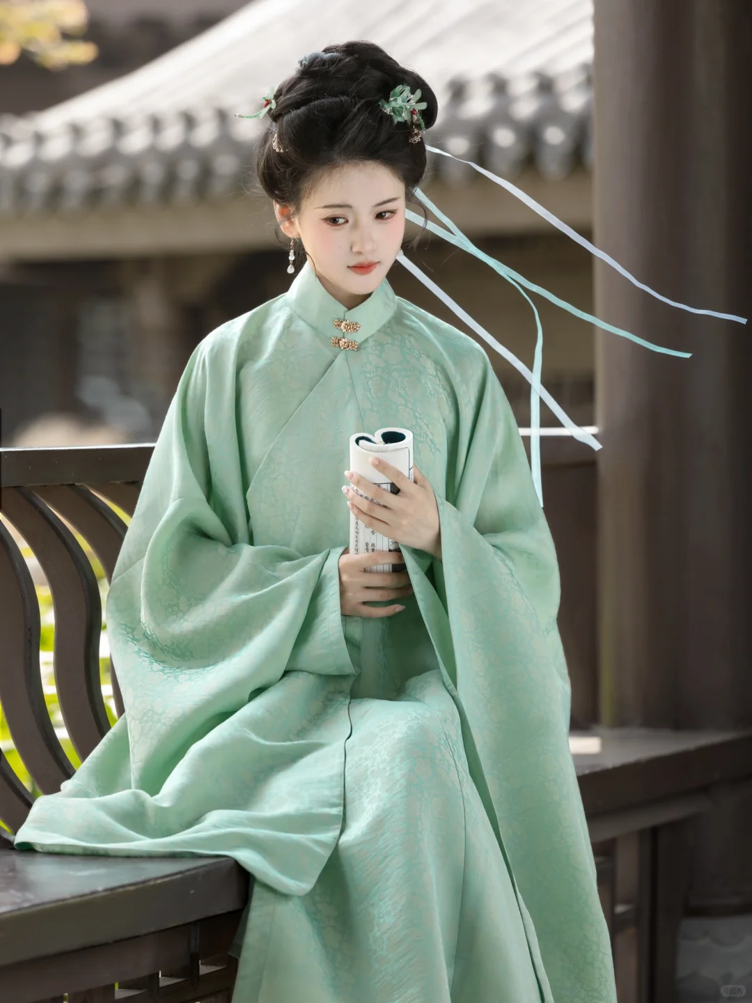 我虽生于泥沼，但心向光明。