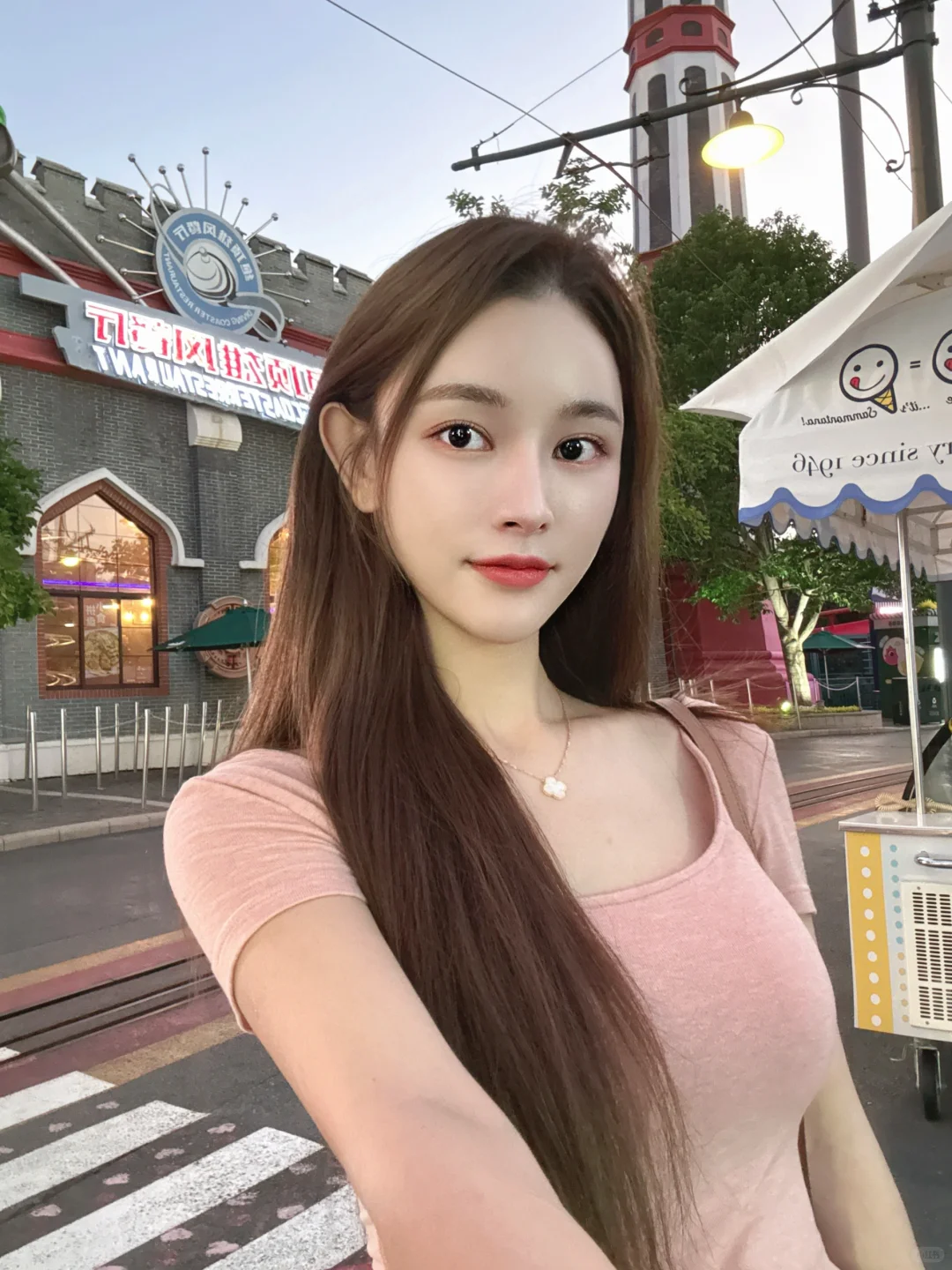 在自己的镜头下变成甜美
