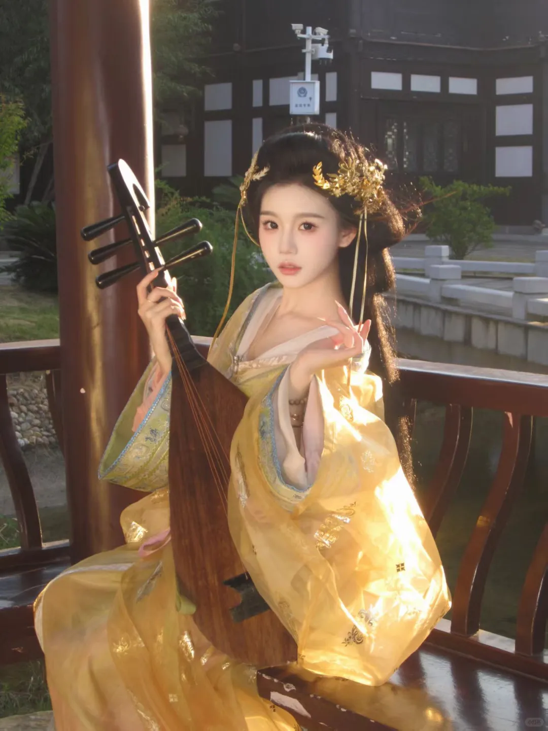 琥珀色的秋天，浅浅的汉服～