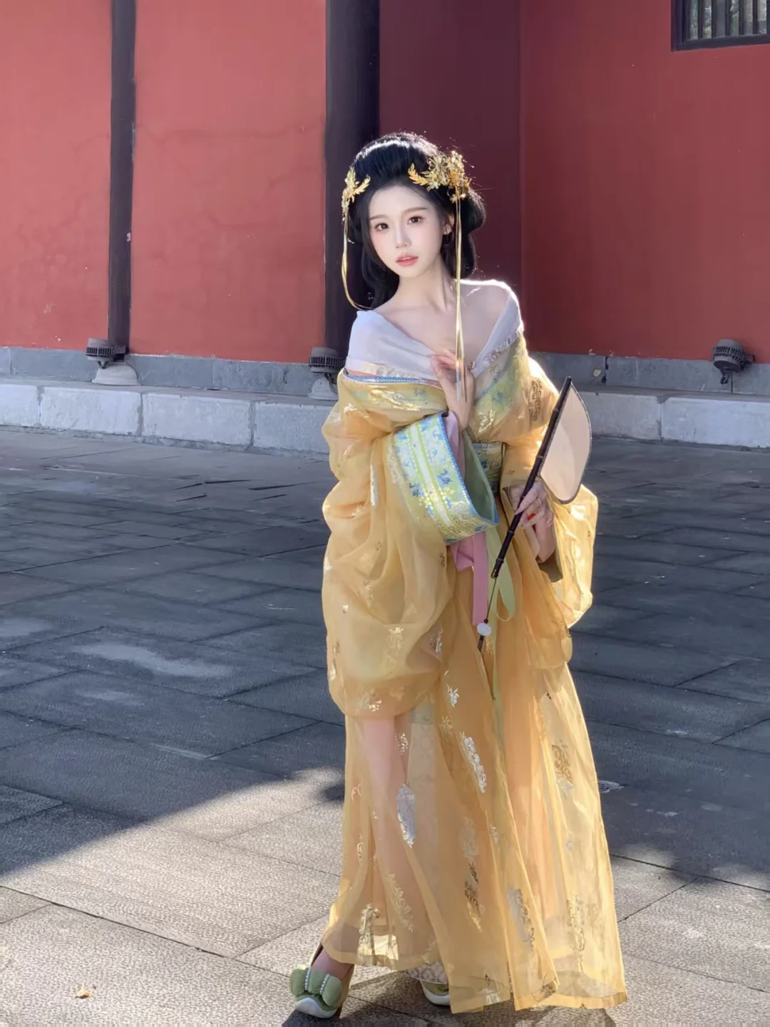 琥珀色的秋天，浅浅的汉服～
