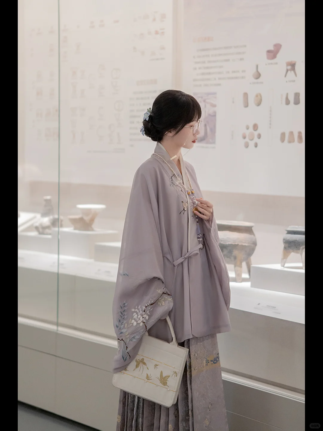 汉服看展｜谁心如霜雪，曾有明月来相照