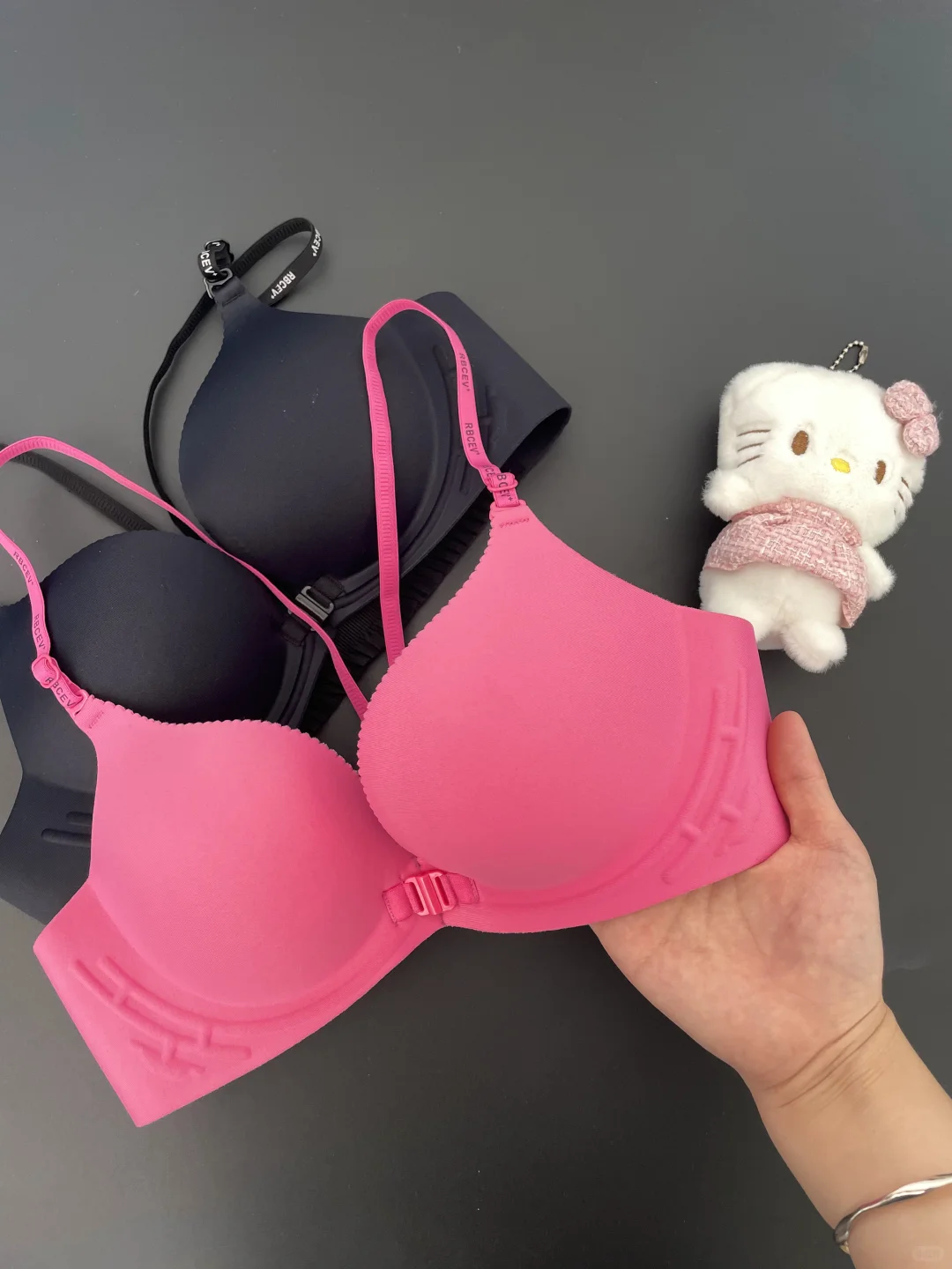 之前不懂前扣香,宽间距 + 圆盘胸也能有沟