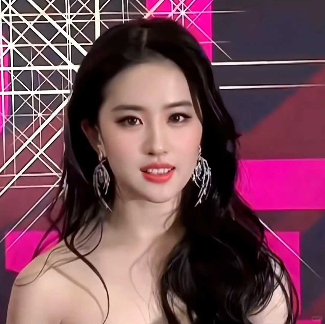 浓妆就是明艳大美人啊