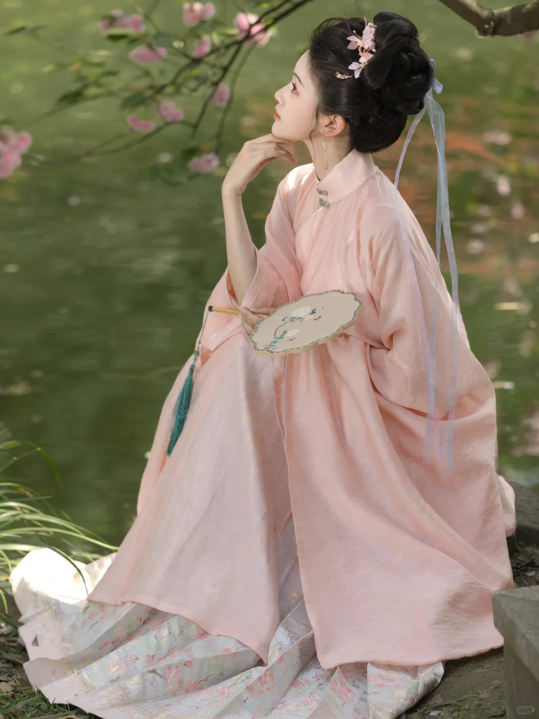 我虽生于泥沼，但心向光明。