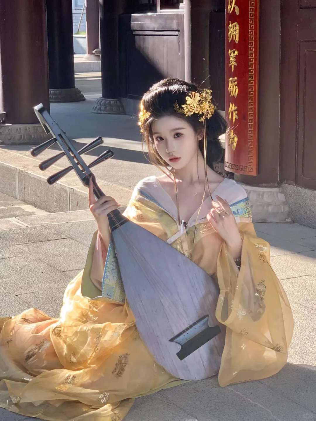 琥珀色的秋天，浅浅的汉服～