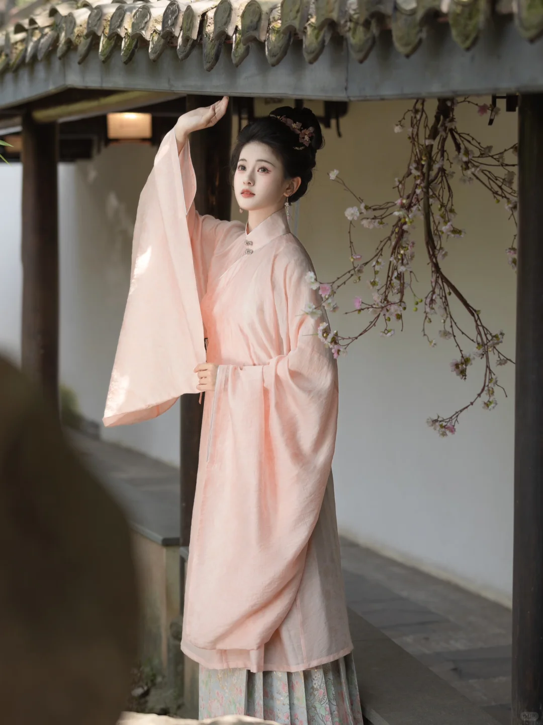 我虽生于泥沼，但心向光明。