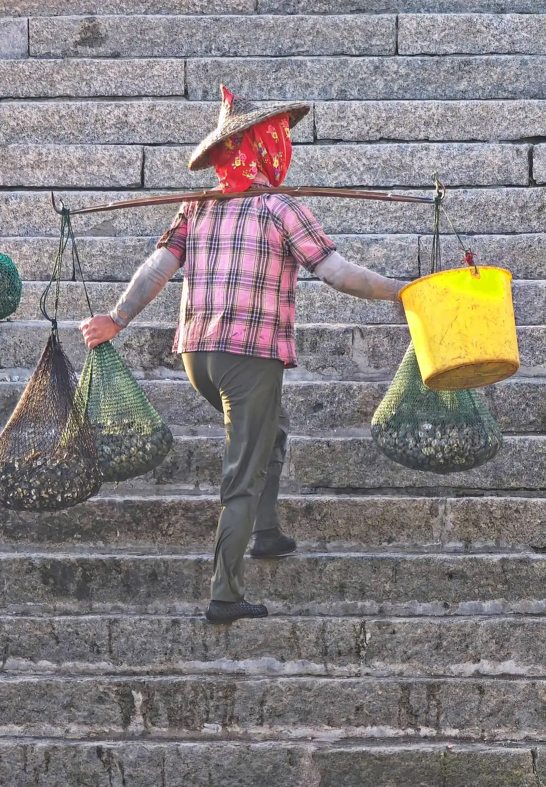 泉州｜蟳埔不止有簪花，还有辛勤的阿嬷！