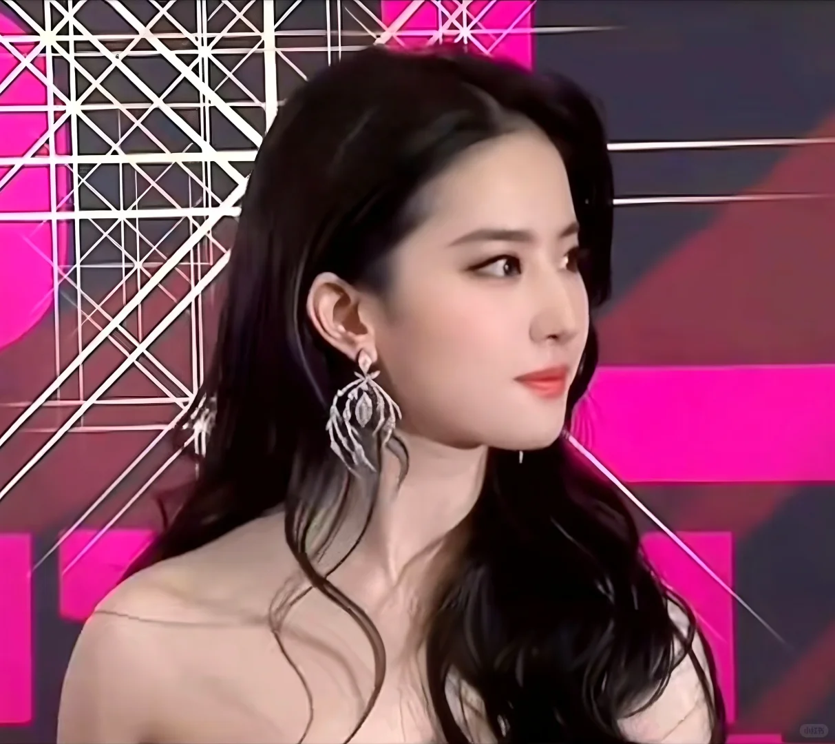 浓妆就是明艳大美人啊