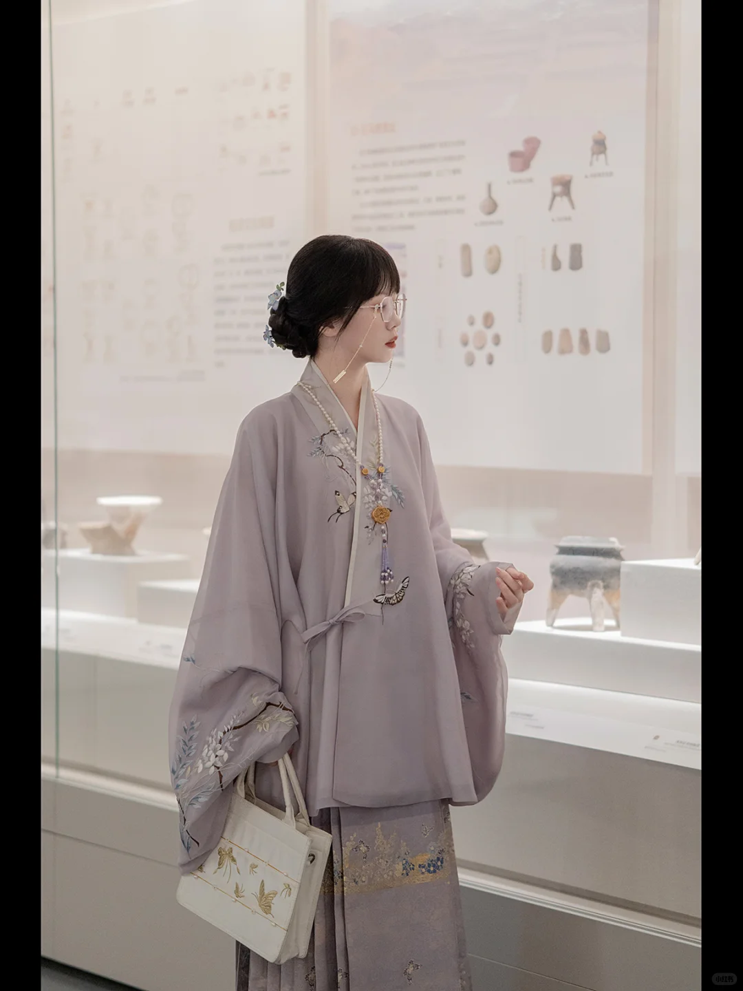 汉服看展｜谁心如霜雪，曾有明月来相照