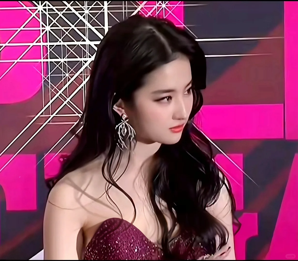 浓妆就是明艳大美人啊