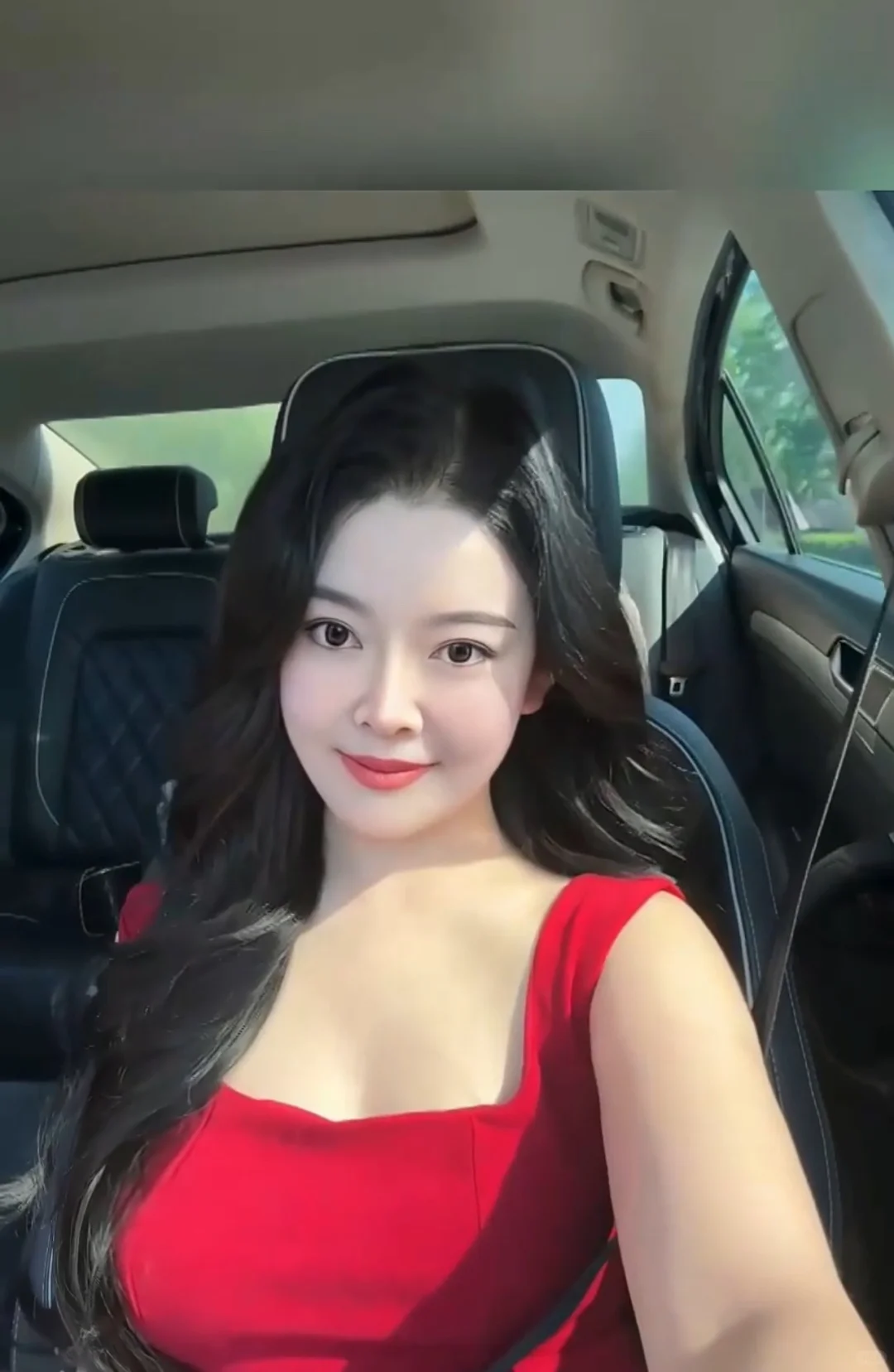 黑发红唇YYDS