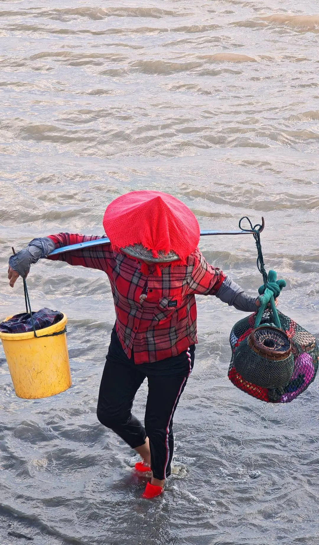泉州｜蟳埔不止有簪花，还有辛勤的阿嬷！