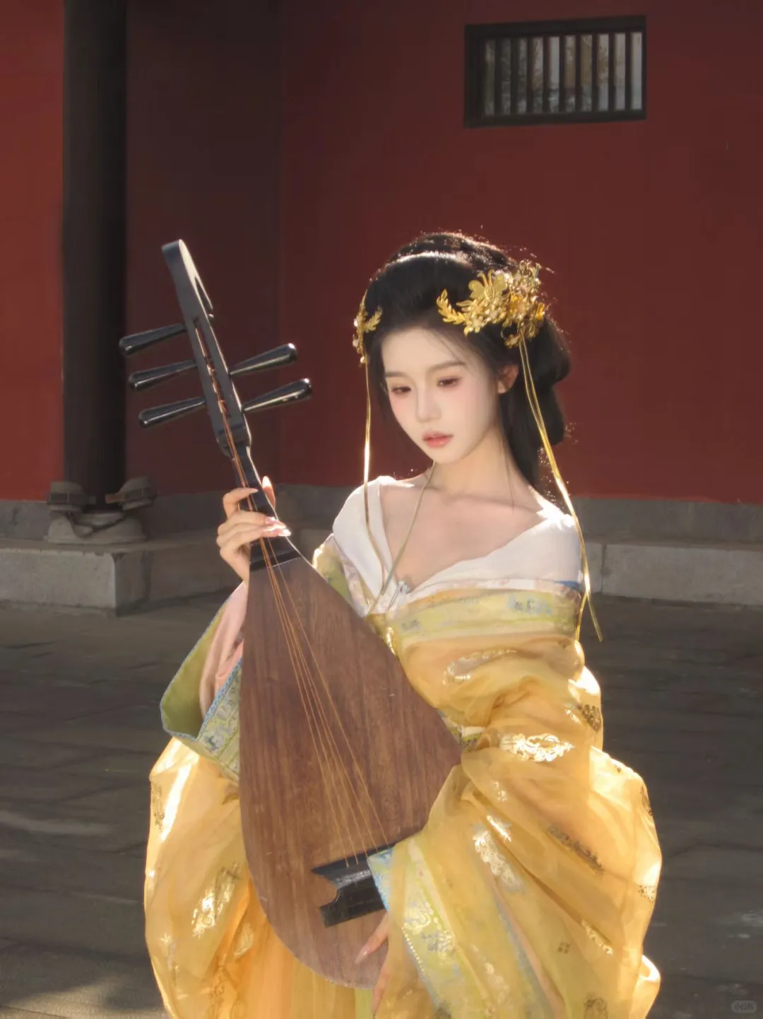 琥珀色的秋天，浅浅的汉服～