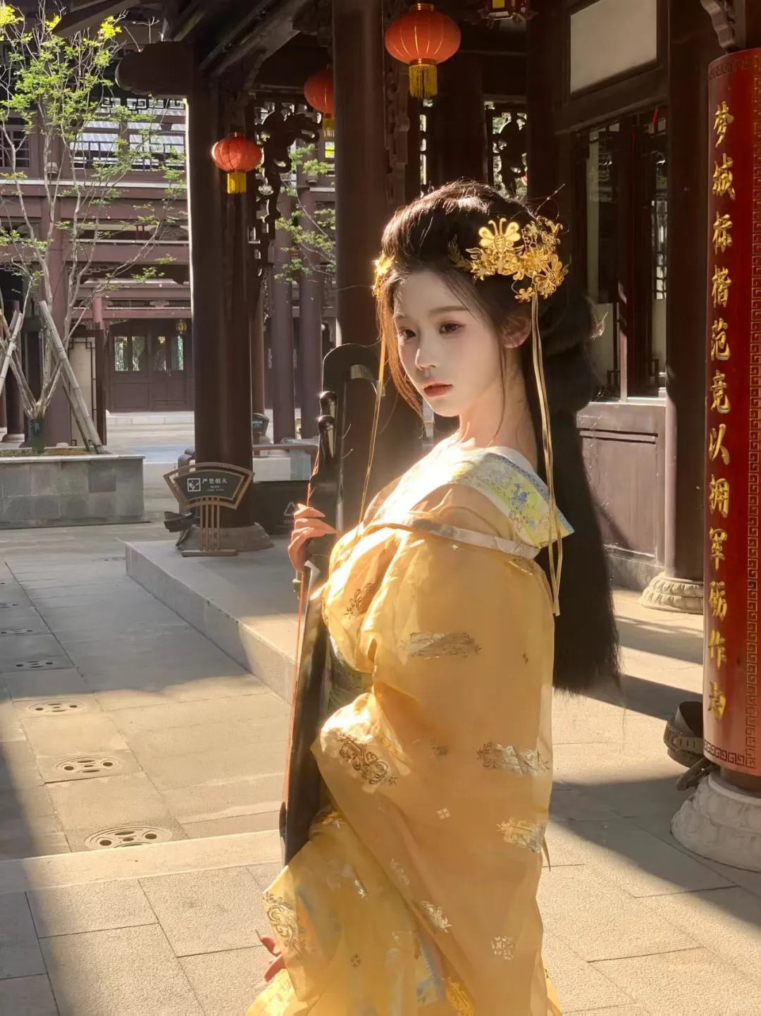 琥珀色的秋天，浅浅的汉服～