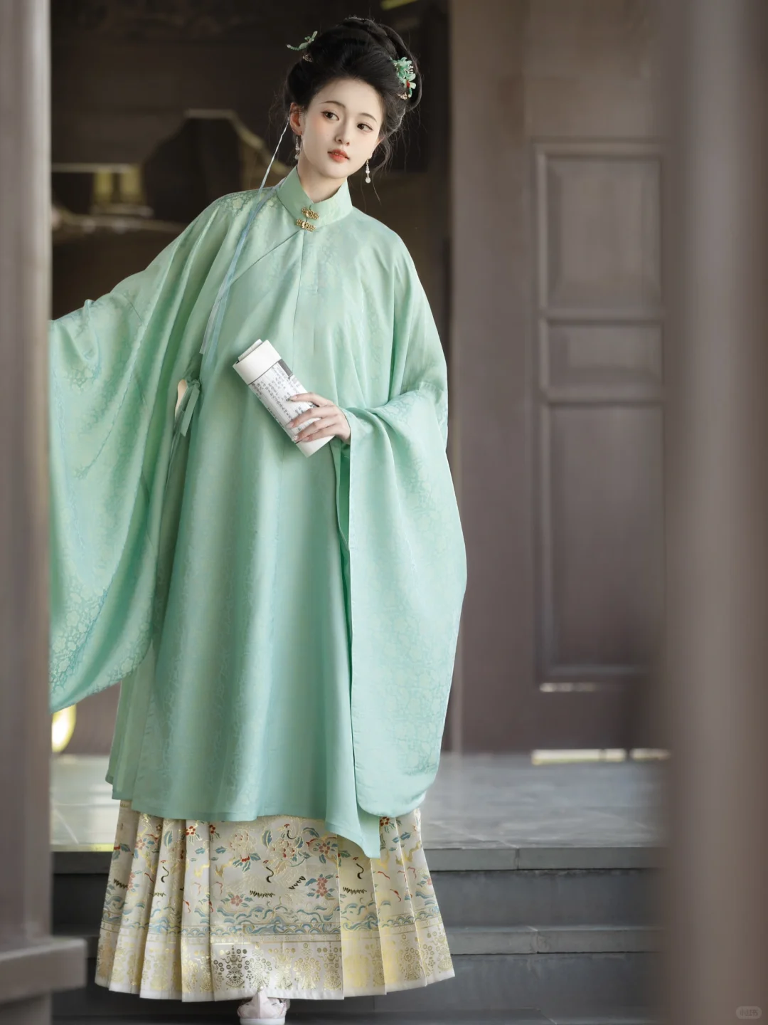 我虽生于泥沼，但心向光明。