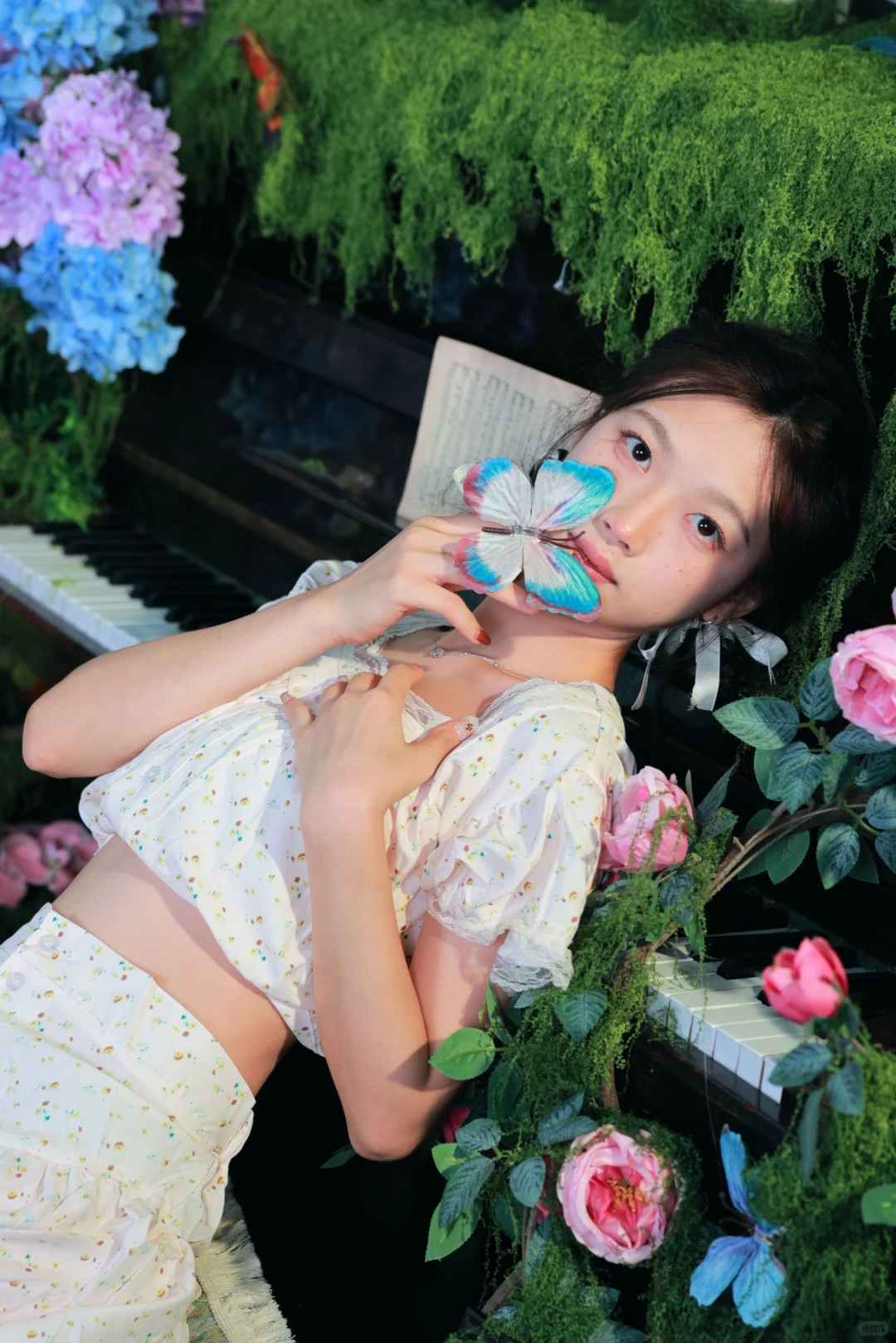 莫奈花园里的纯欲少女