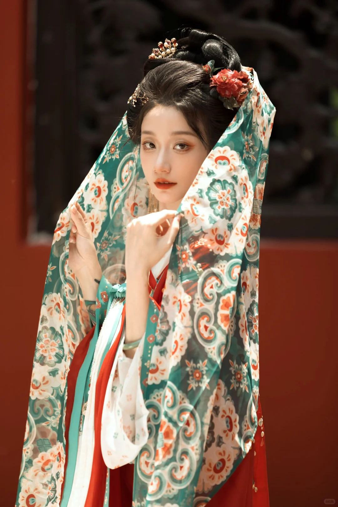“追风赶月莫停留， 平芜荒处是春山”