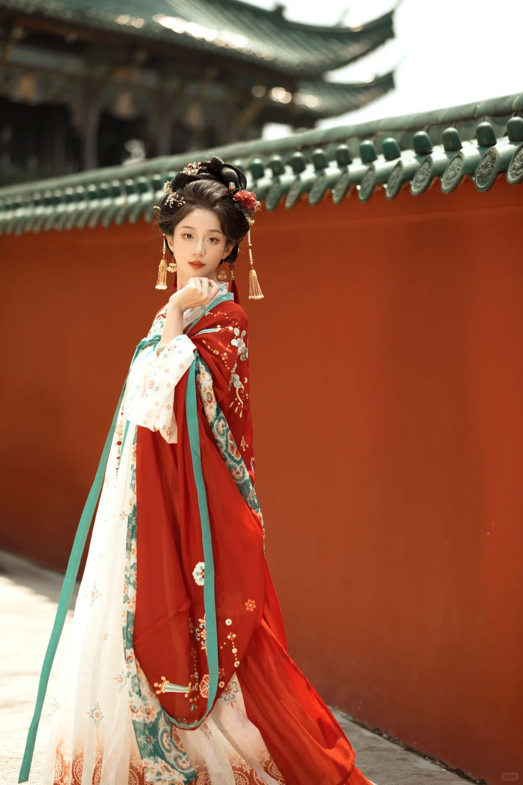 “追风赶月莫停留， 平芜荒处是春山”