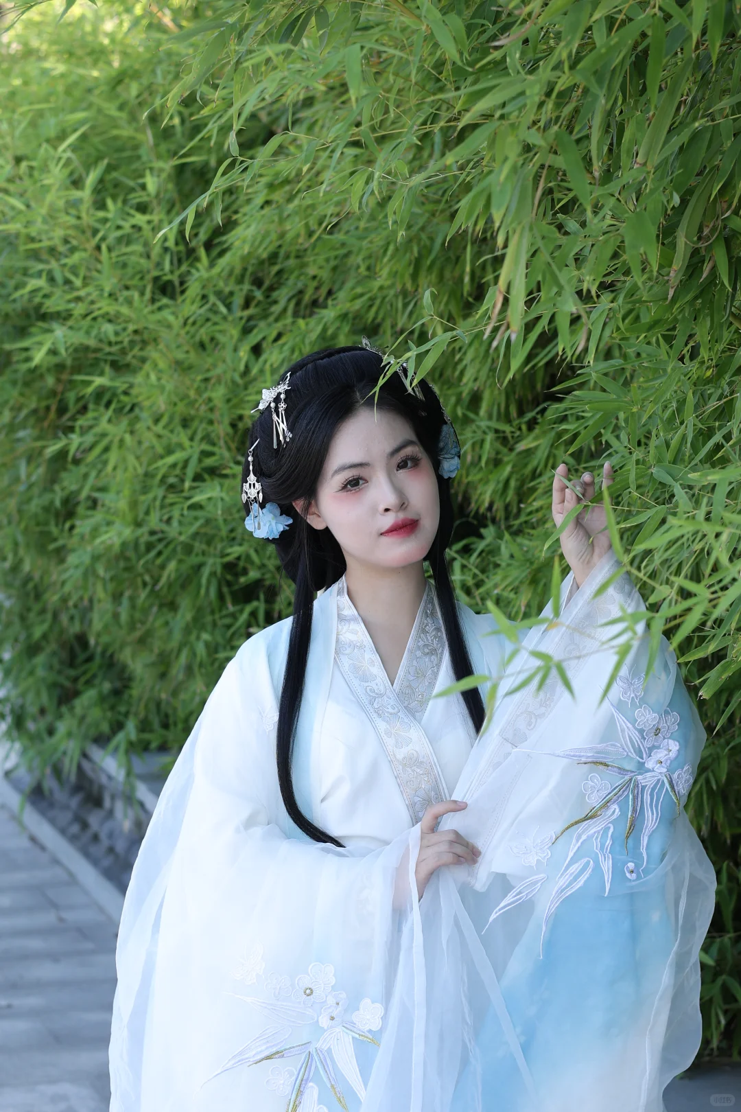 白露降，寒蝉鸣。汉服小姐姐登场！