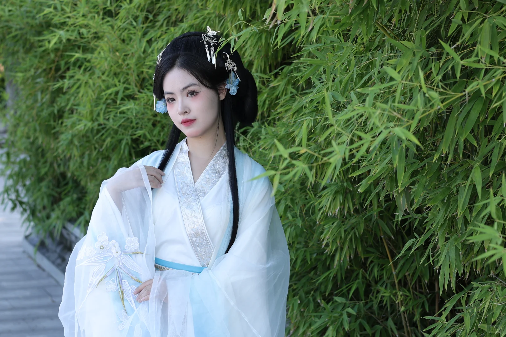 白露降，寒蝉鸣。汉服小姐姐登场！