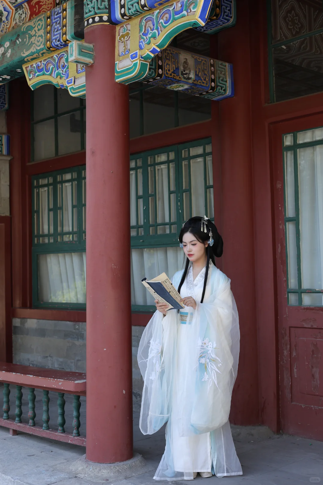 白露降，寒蝉鸣。汉服小姐姐登场！