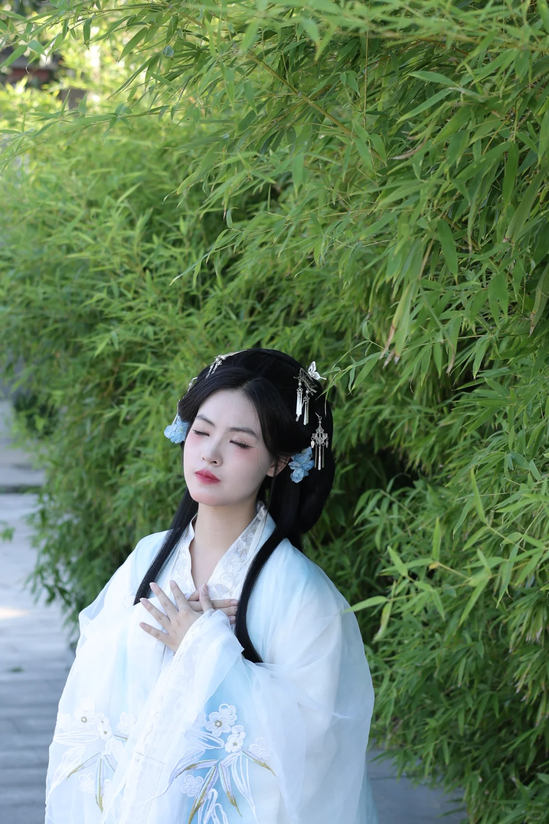 白露降，寒蝉鸣。汉服小姐姐登场！