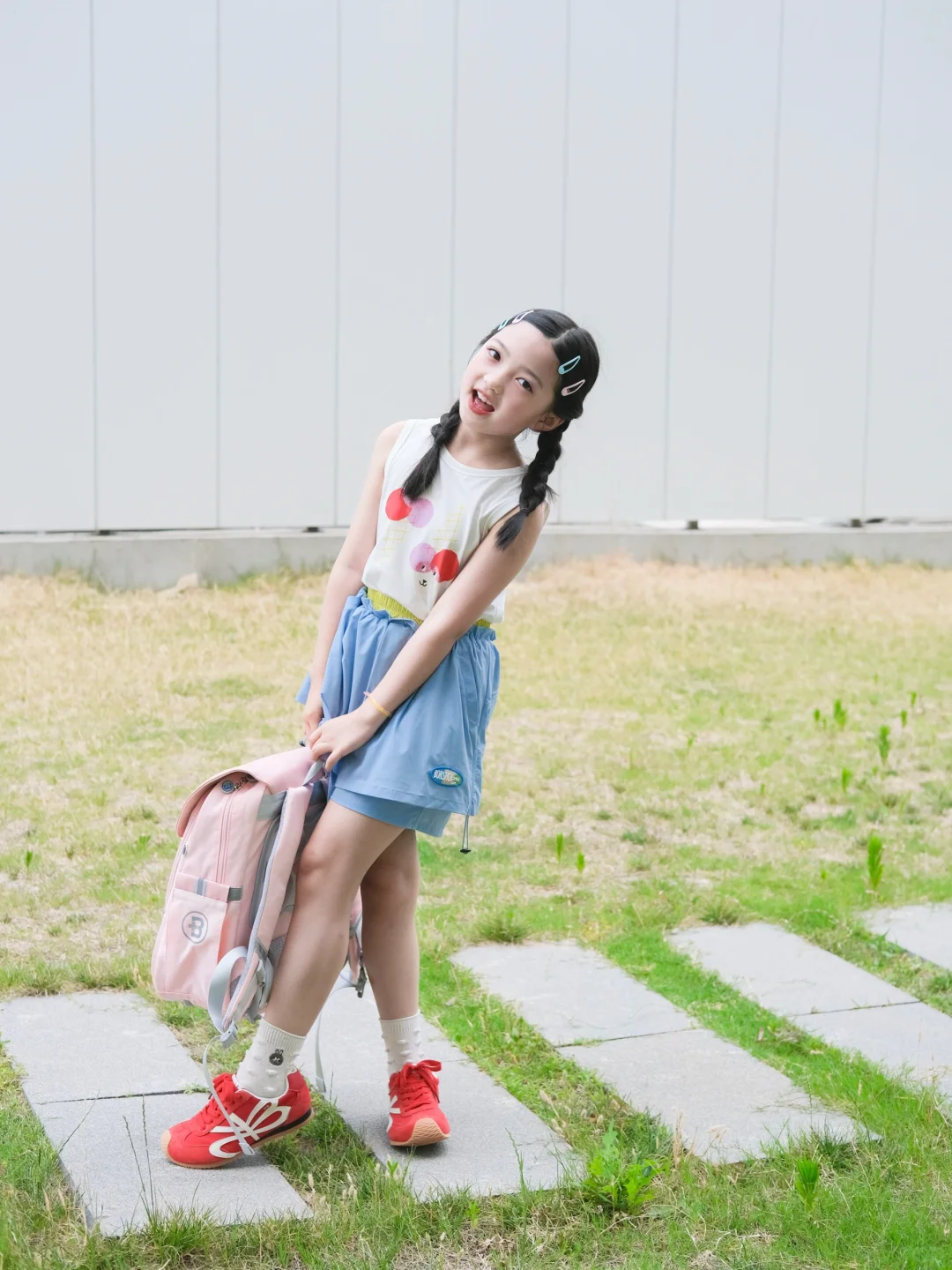 夏天的小学生就要色彩鲜艳