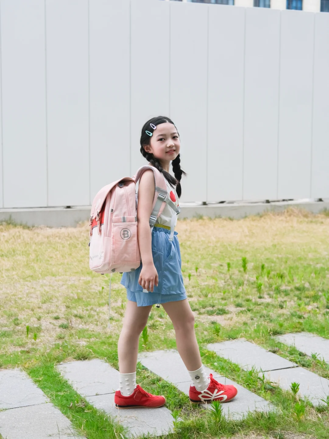夏天的小学生就要色彩鲜艳