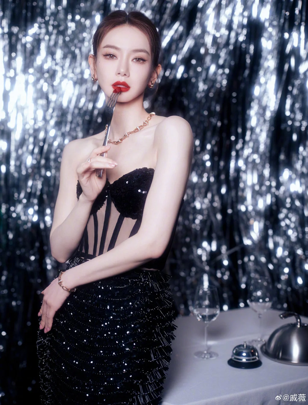 戚薇▏这支红嘴红唇红到骨子里～
