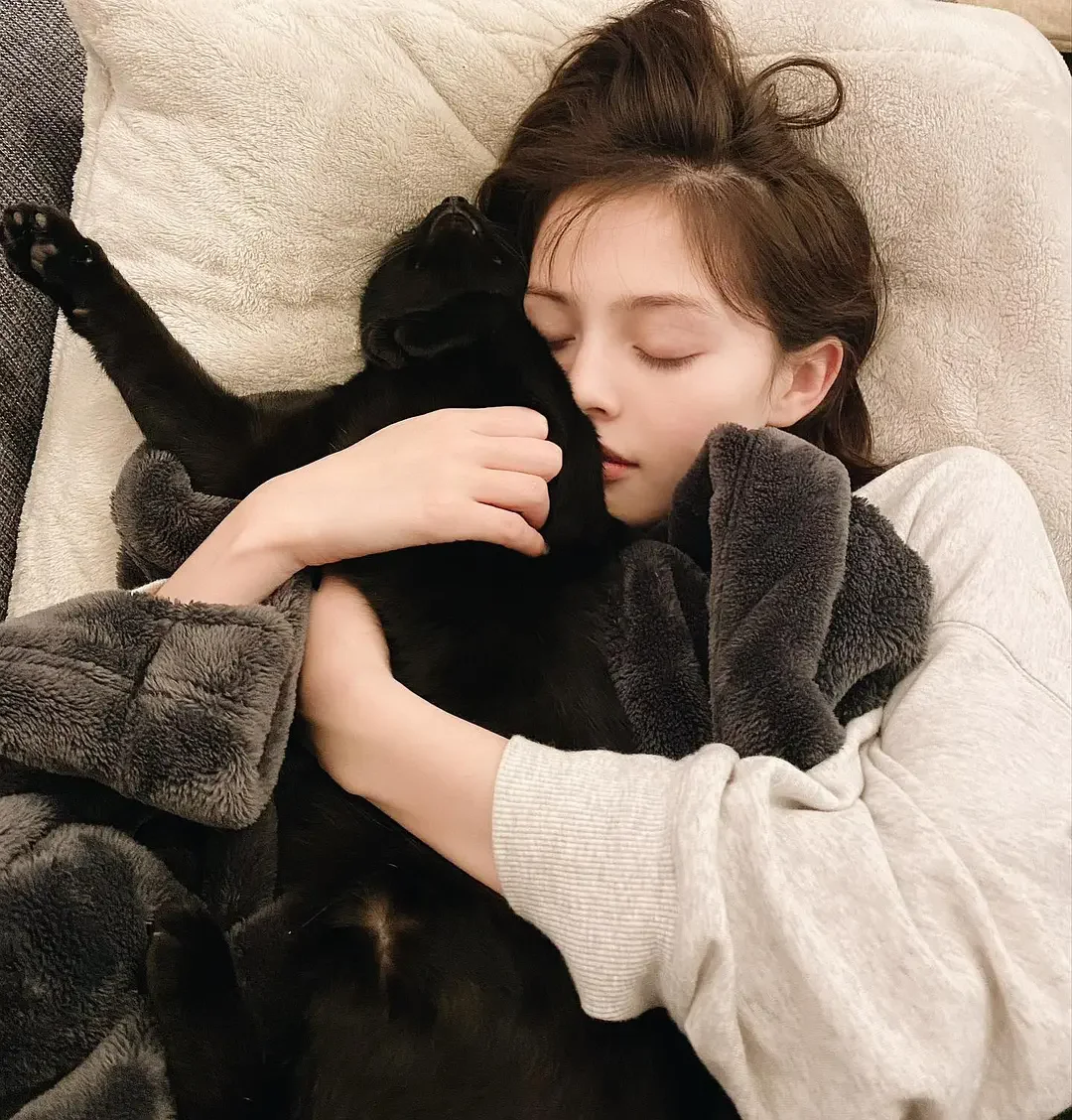 甜丧千金の日荷混血“人间洋娃娃”养成手册