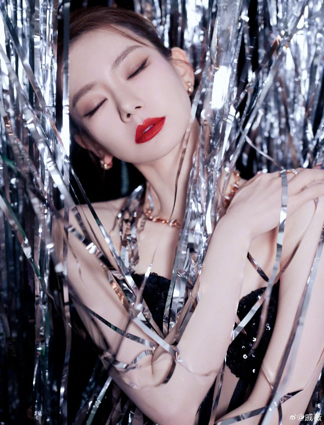 戚薇▏这支红嘴红唇红到骨子里～