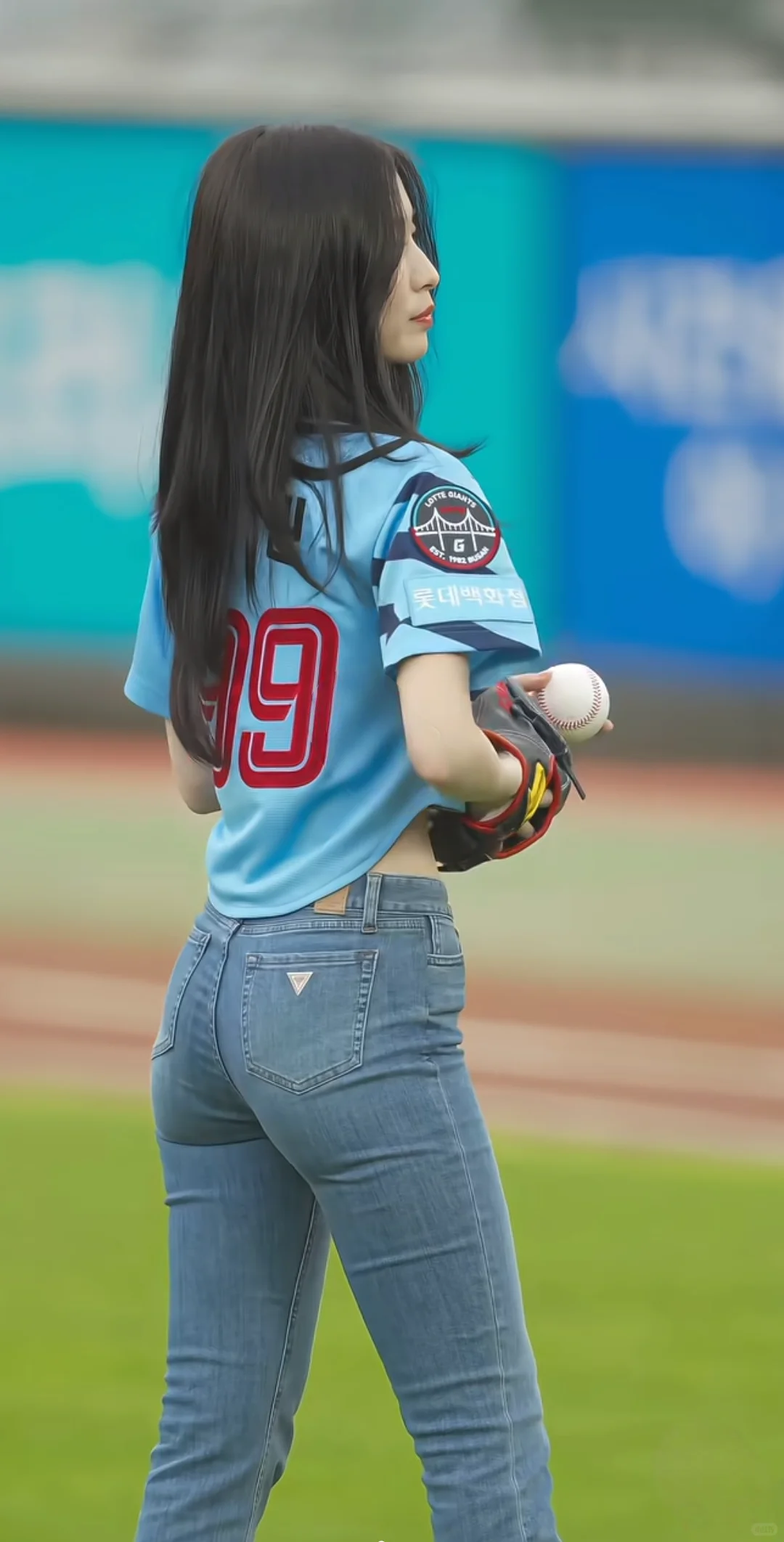 崔乂园牛仔裤