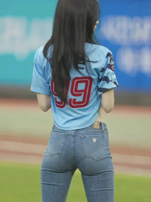 崔乂园牛仔裤
