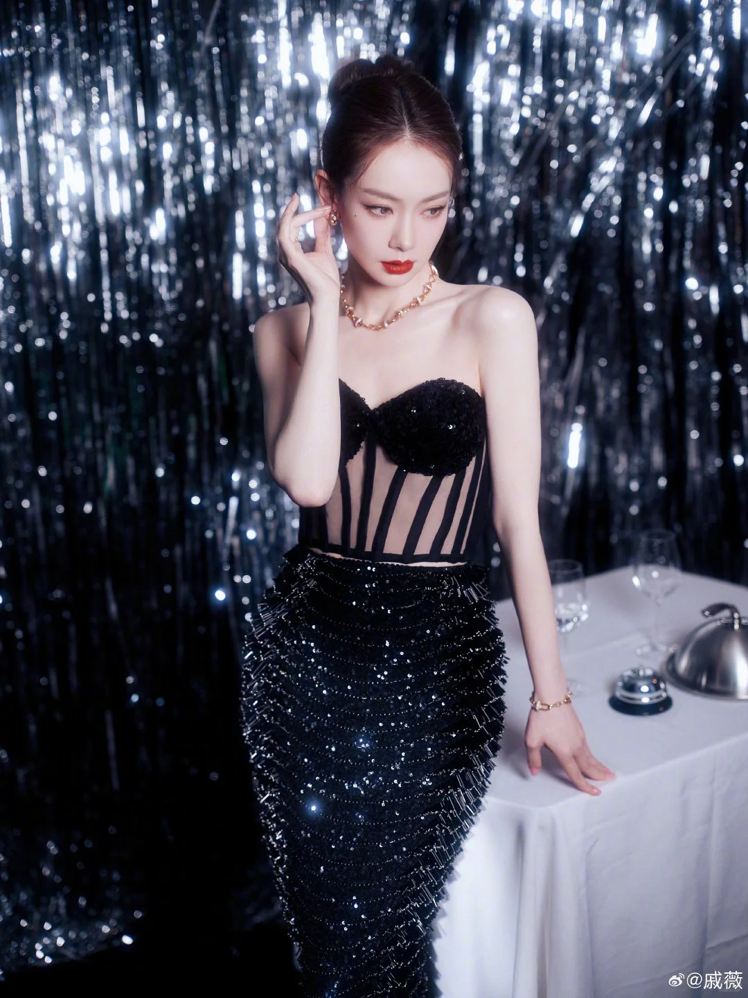 戚薇▏这支红嘴红唇红到骨子里～