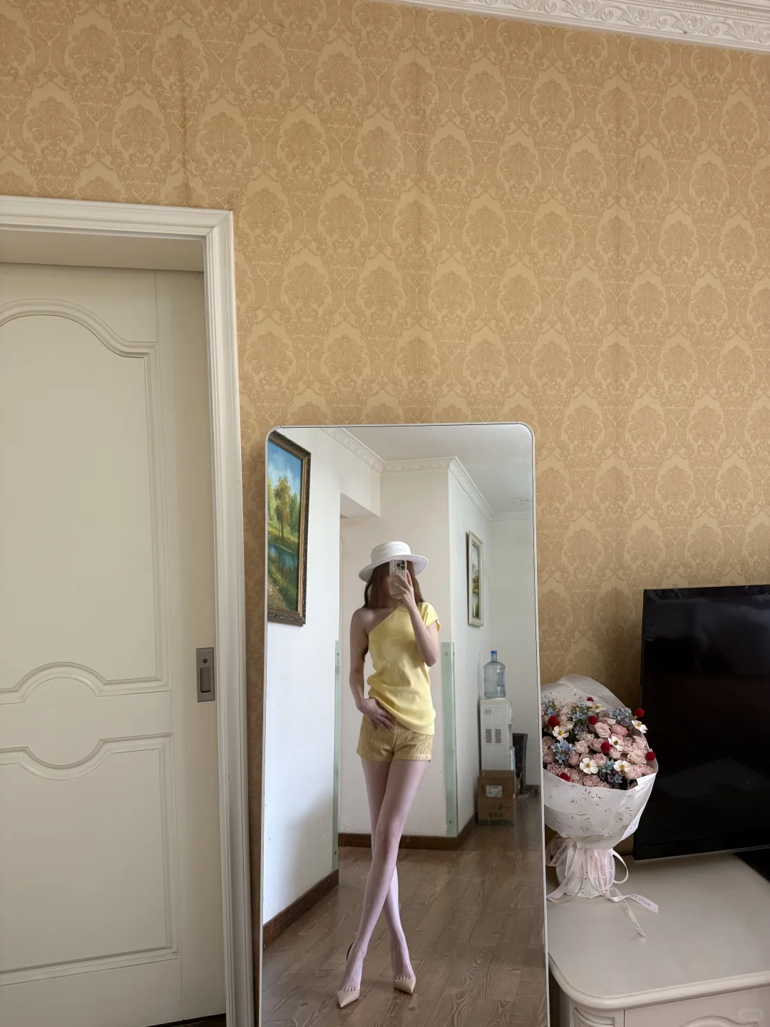 巨巨巨显白的明艳美女套装