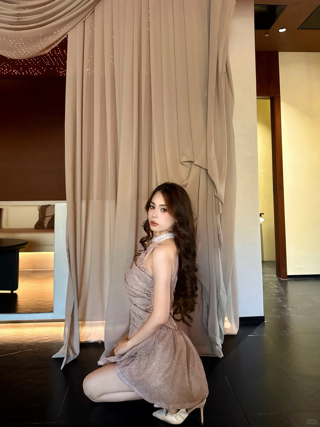 她实在是娇艳 有点脾气又如何？