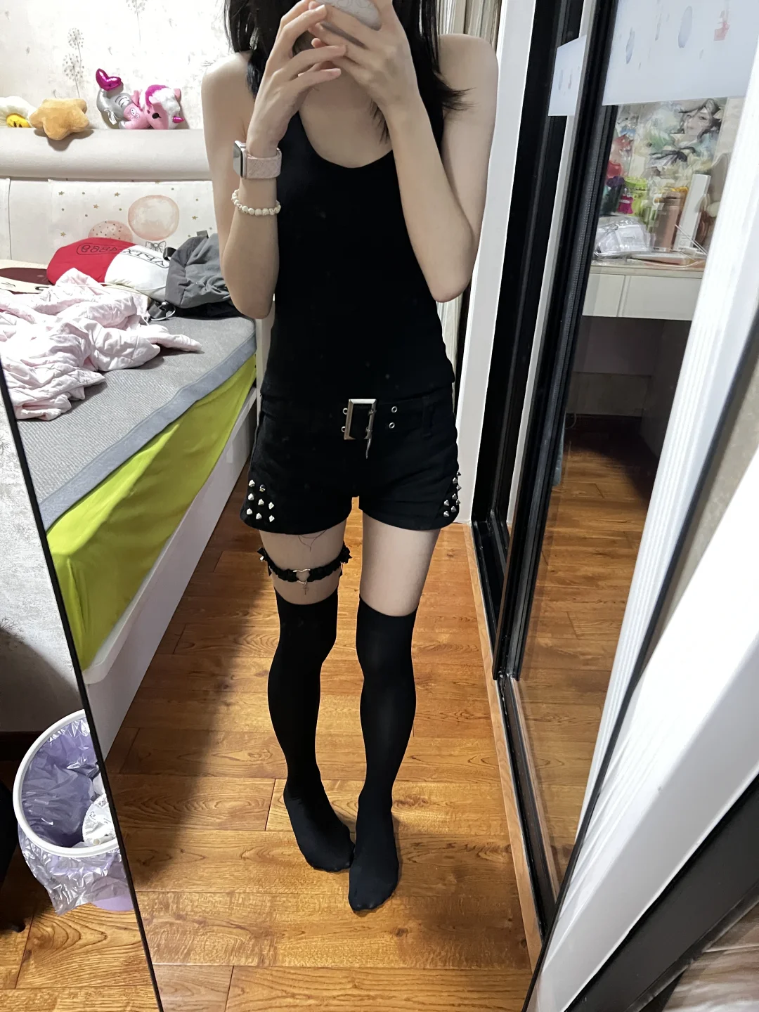 腿不直的好适合穿过膝袜