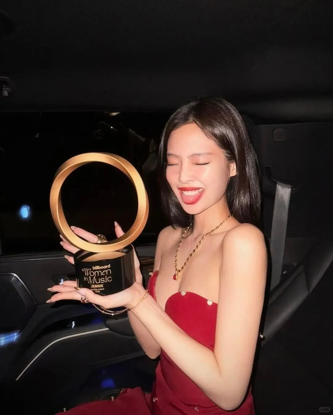 女明星都爱大红裙