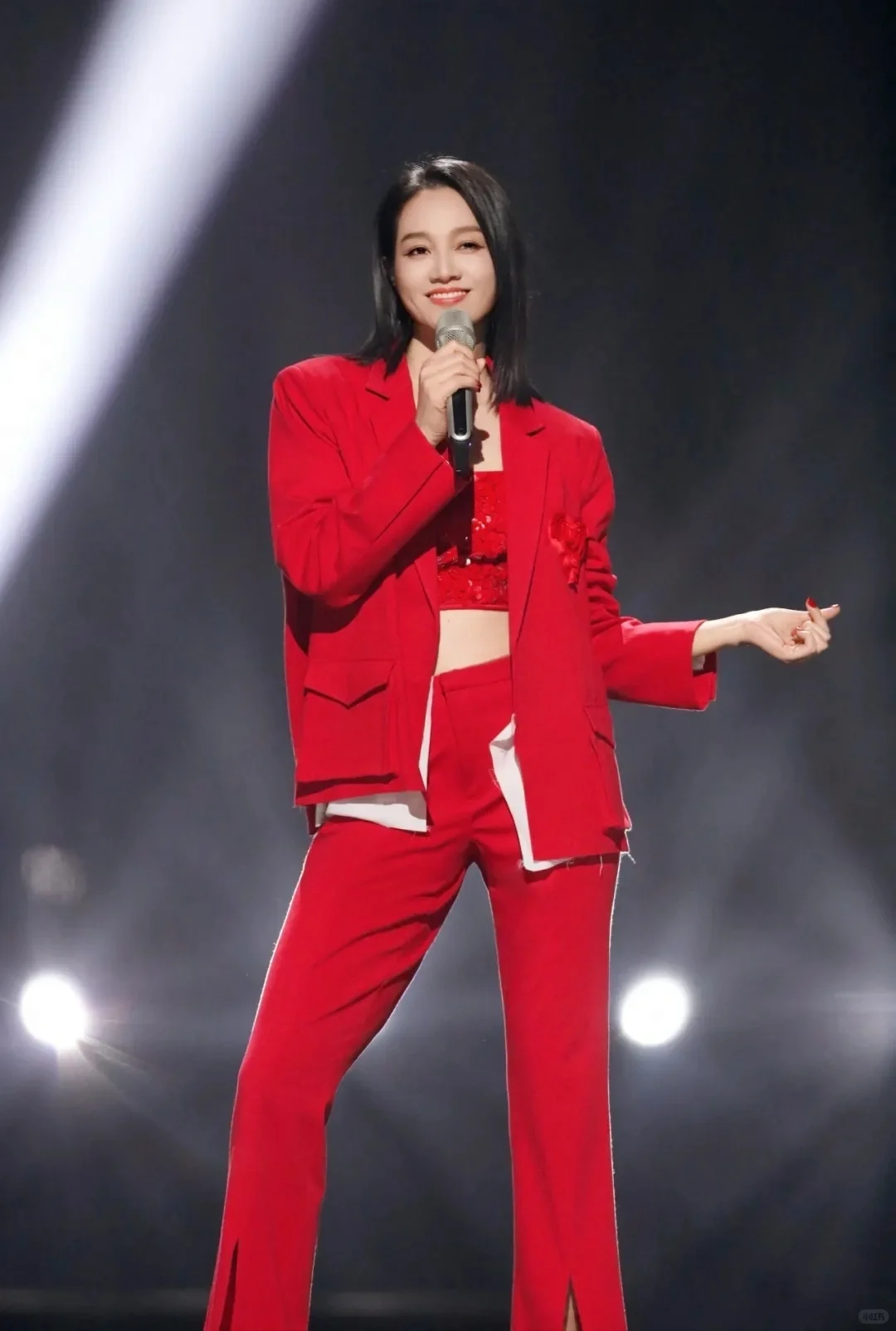 女明星都爱大红裙