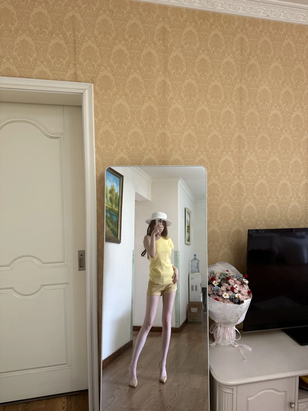 巨巨巨显白的明艳美女套装