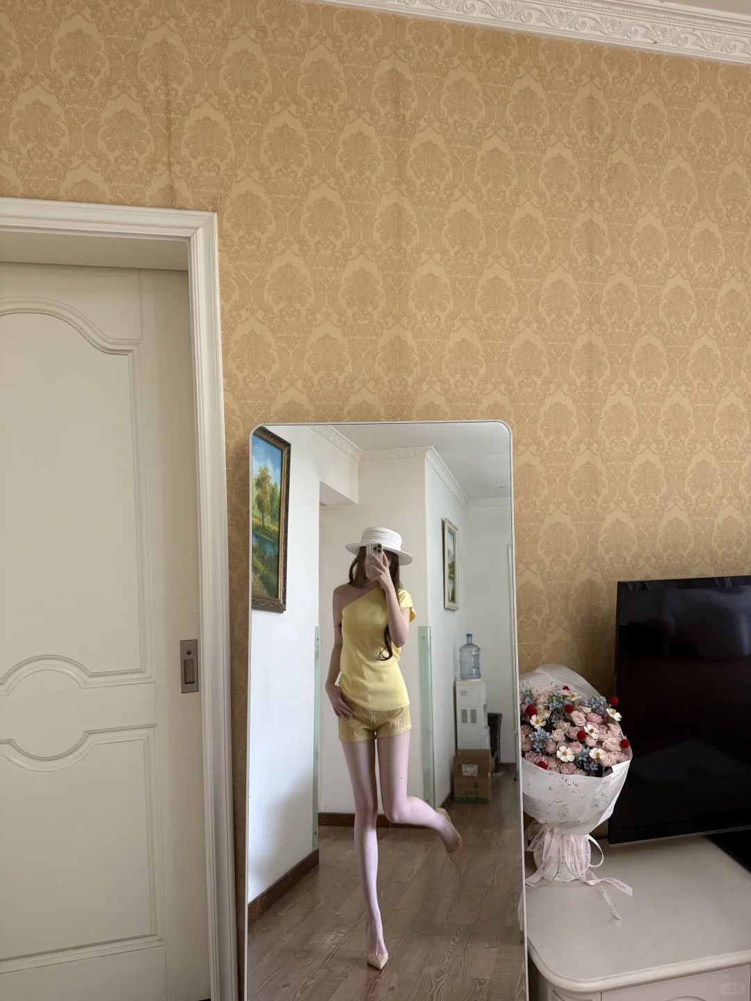 巨巨巨显白的明艳美女套装