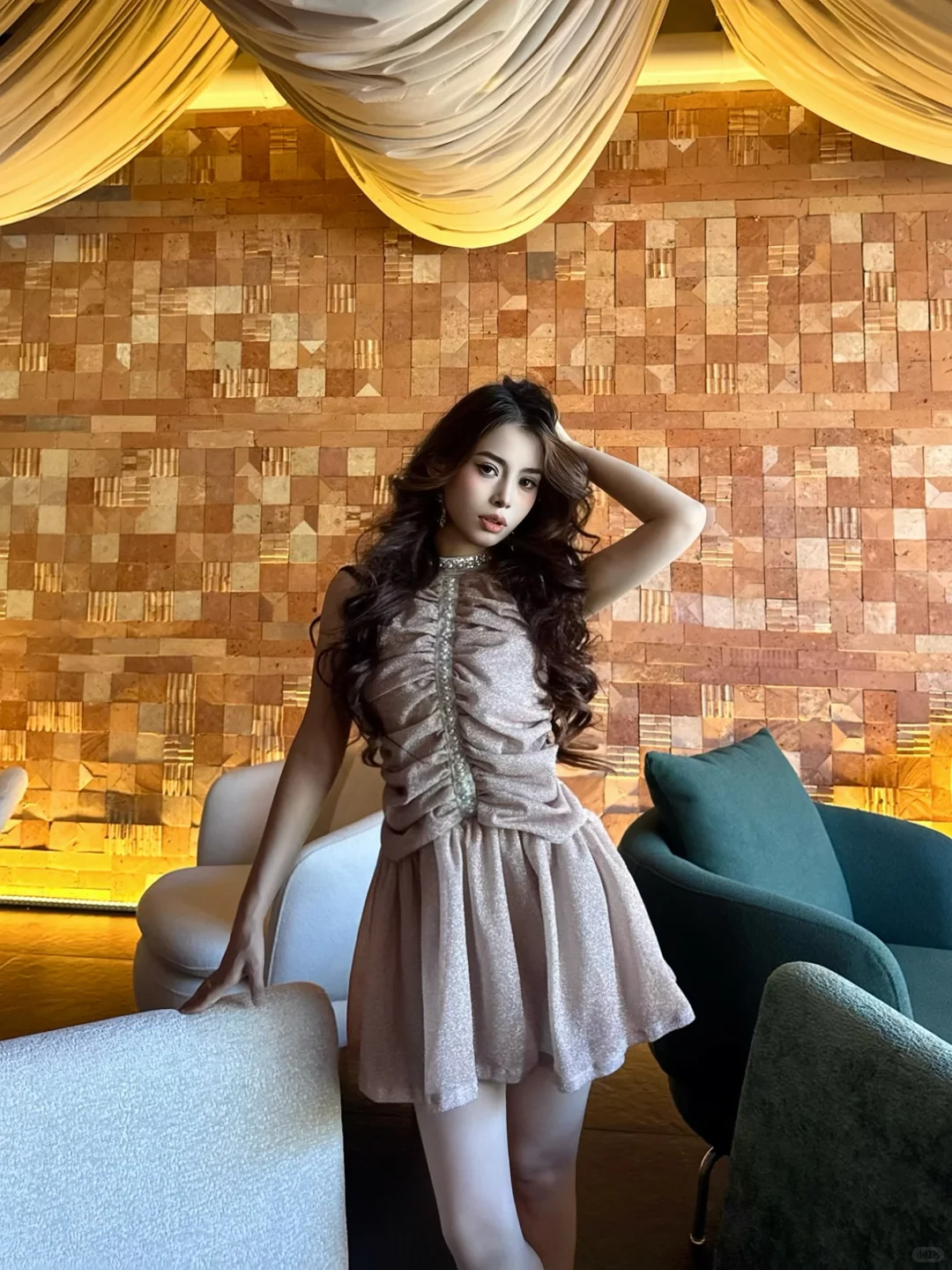 她实在是娇艳 有点脾气又如何？