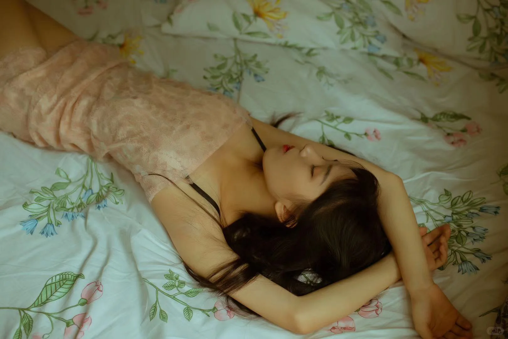 武汉约拍 少女轻私房 | 暗调下的小情绪写真