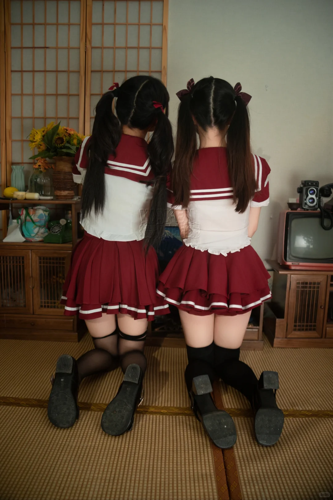 短裙就得穿丝袜，双倍快乐！