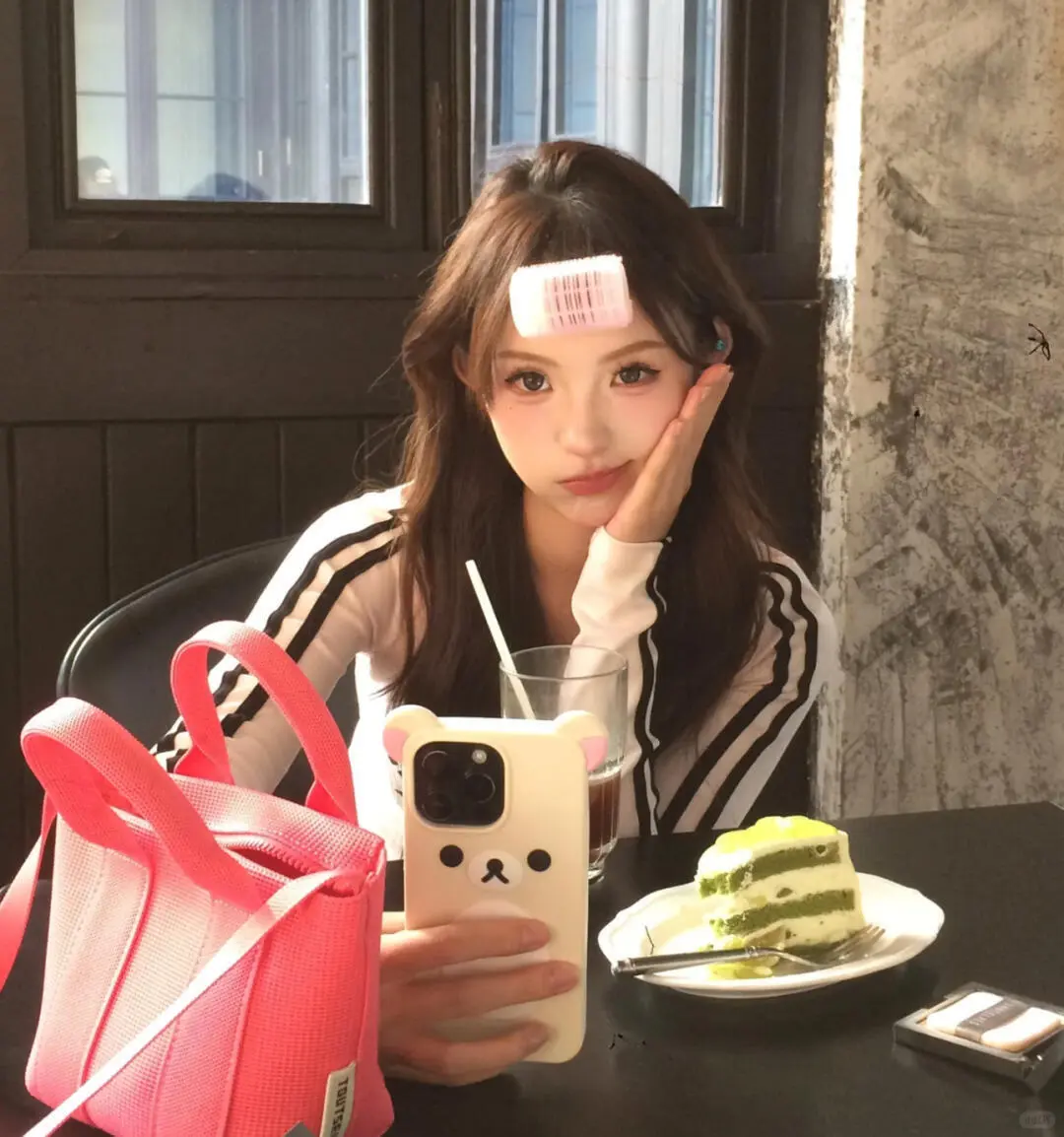 调皮甜美女生头像